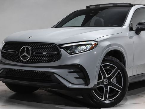 Certified 2025 Mercedes-Benz GLC 300 4MATIC image 2