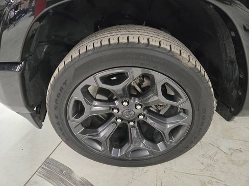 Used 2020 RAM 1500 Limited w/ Black Appearance Package AWD/4WD image 9