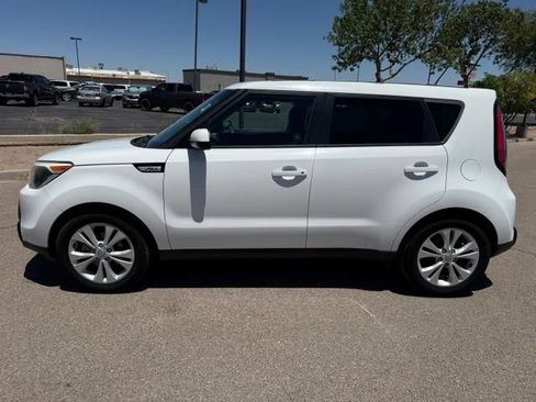 Used 2016 Kia Soul + FWD image 8