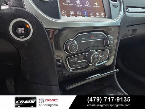 Used 2018 Chrysler 300 Limited RWD image 18