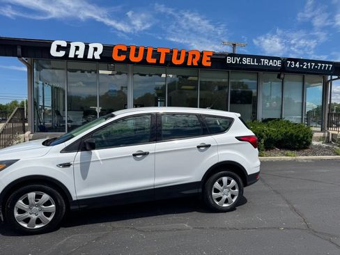 Used 2019 Ford Escape S FWD image 2