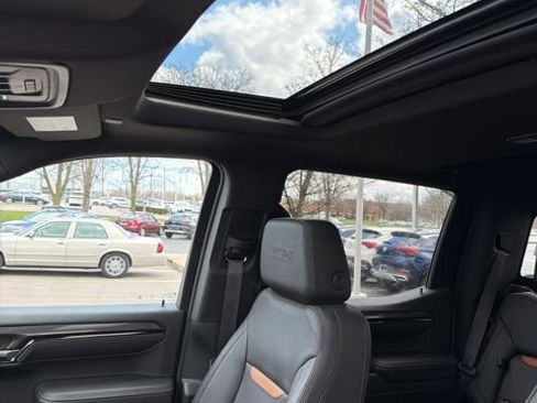 Used 2023 GMC Sierra 1500 AT4 w/ Technology Package image 6