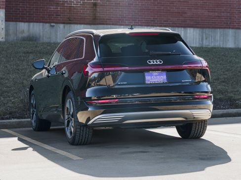 Certified 2023 Audi e-tron Premium Plus w/ Premium Plus Package image 5