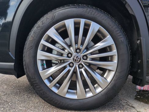 Used 2025 Toyota Highlander Platinum AWD/4WD image 12
