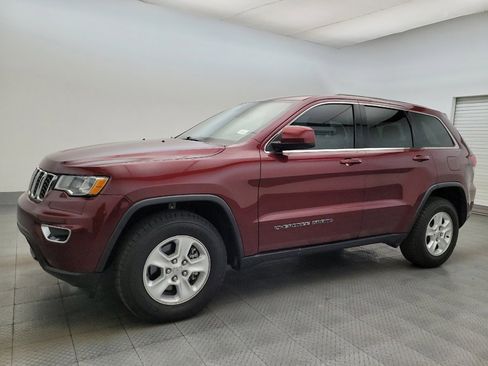 Used 2017 Jeep Grand Cherokee Laredo image 2