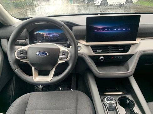 Certified 2025 Ford Explorer Active AWD/4WD image 18