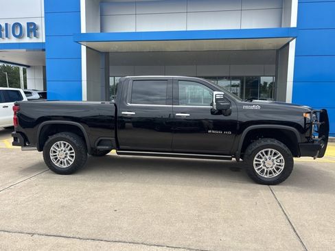 Used 2022 Chevrolet Silverado 2500 High Country w/ Technology Package AWD/4WD image 2