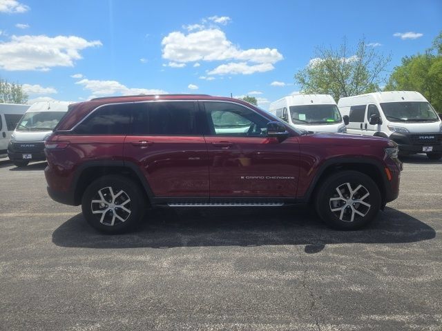 Used 2024 Jeep Grand Cherokee Limited w/ Luxury Tech Group II AWD/4WD image 7