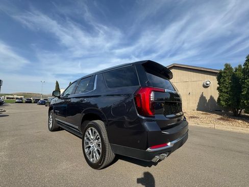 Used 2025 GMC Yukon Denali w/ Denali Reserve Package AWD/4WD image 10