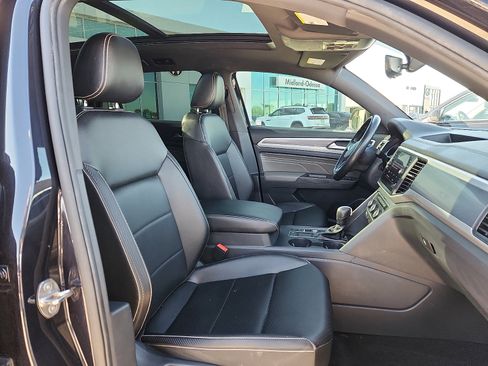 Used 2021 Volkswagen Atlas Cross Sport SE w/ Panoramic Sunroof Package FWD image 15