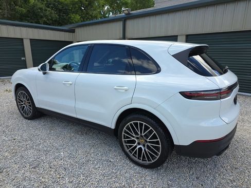 Used 2023 Porsche Cayenne Platinum Edition AWD/4WD image 3
