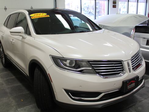 Used 2017 Lincoln MKX Reserve w/ Driver Assistance Package image 3