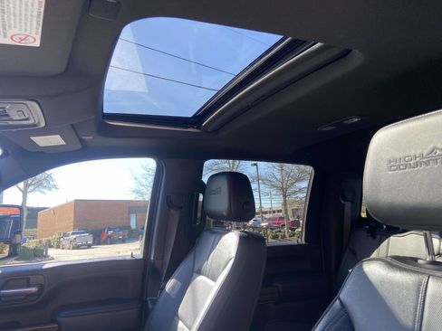 Used 2022 Chevrolet Silverado 2500 High Country image 3