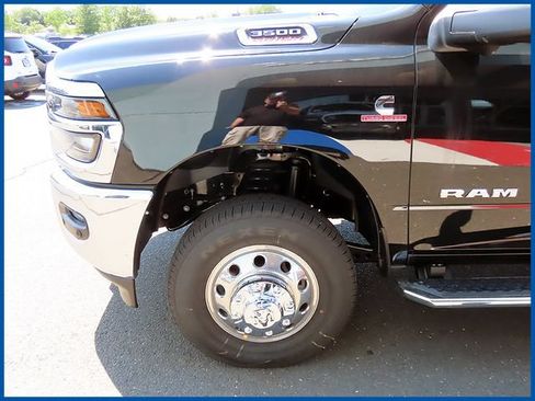 New 2026 RAM 3500 Big Horn AWD/4WD image 4