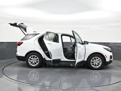 Used 2024 Chevrolet Equinox LT FWD image 29