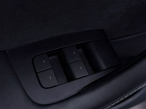 Used 2023 Tesla Model Y Performance image 17