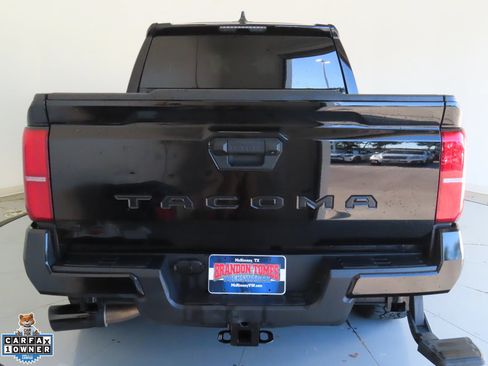 Used 2025 Toyota Tacoma TRD Sport AWD/4WD image 4