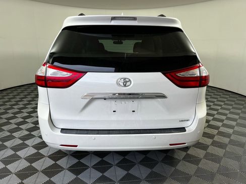 Used 2017 Toyota Sienna Limited Premium image 5