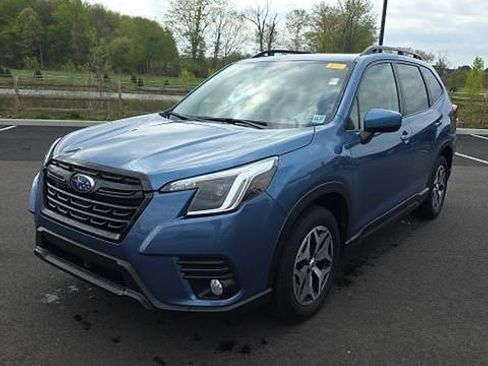Used 2022 Subaru Forester Premium image 1