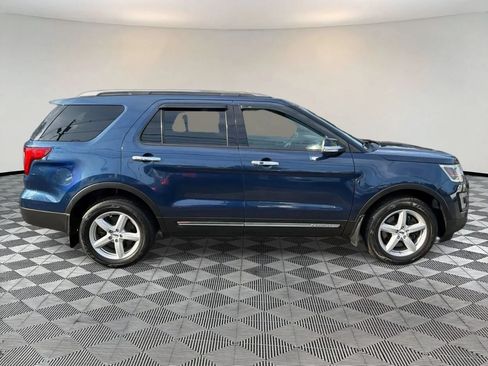 Used 2017 Ford Explorer XLT w/ Equipment Group 202A AWD/4WD image 8