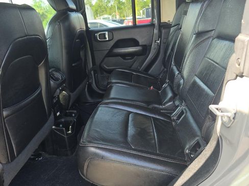 Used 2020 Jeep Gladiator Overland AWD/4WD image 4