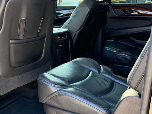 Used 2016 Cadillac Escalade ESV Luxury image 12