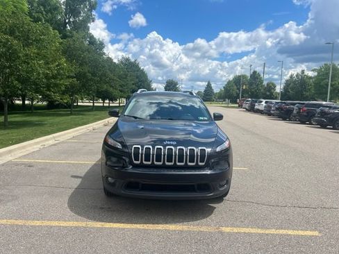 Used 2015 Jeep Cherokee Latitude AWD/4WD image 2