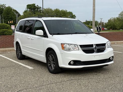 Used 2016 Dodge Grand Caravan SXT FWD image 7