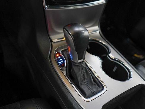 Used 2020 Jeep Grand Cherokee Altitude AWD/4WD image 23