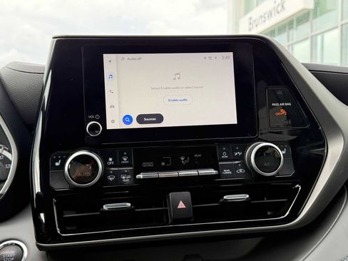 Used 2023 Toyota Highlander XLE image 24