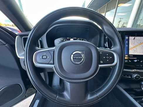 Used 2019 Volvo XC60 T5 Momentum w/ Multimedia Package FWD image 32