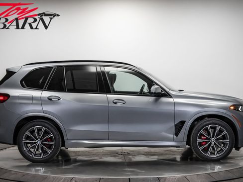 Used 2024 BMW X5 xDrive40i w/ M Sport Package image 6