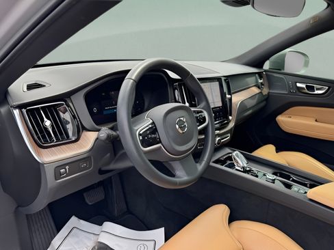 Used 2022 Volvo XC60 B5 Inscription FWD image 19