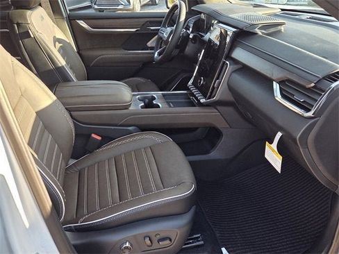 New 2026 GMC Acadia Denali Ultimate image 17