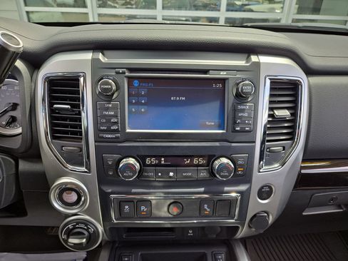 Used 2017 Nissan Titan SV AWD/4WD image 23