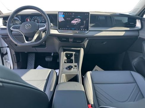 New 2026 Volkswagen Tiguan SE FWD image 10