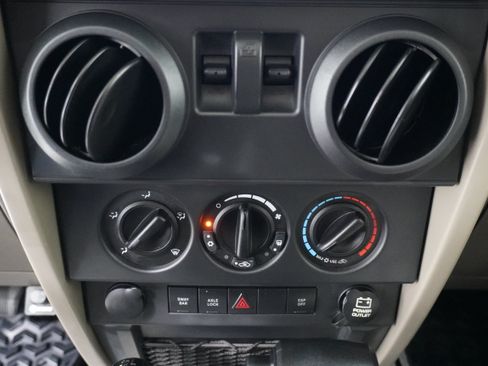 Used 2009 Jeep Wrangler Rubicon w/ Dual Top Group AWD/4WD image 24