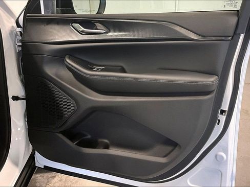 New 2025 Jeep Grand Cherokee Laredo X w/ Luxury Tech Group I image 19