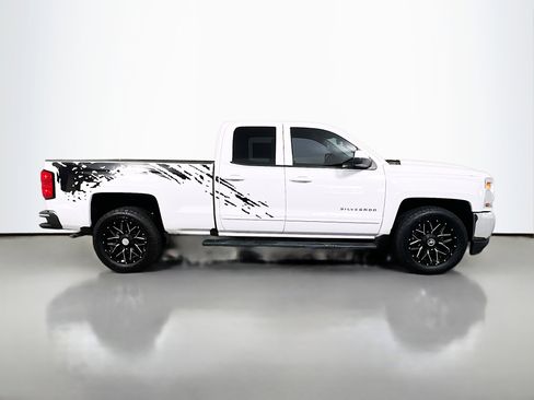 Used 2018 Chevrolet Silverado 1500 LT w/ All Star Edition image 3