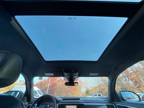 Used 2022 Volkswagen Atlas Cross Sport SEL R-Line image 16