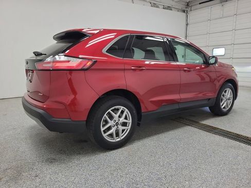 Used 2024 Ford Edge SEL w/ Convenience Package AWD/4WD image 3
