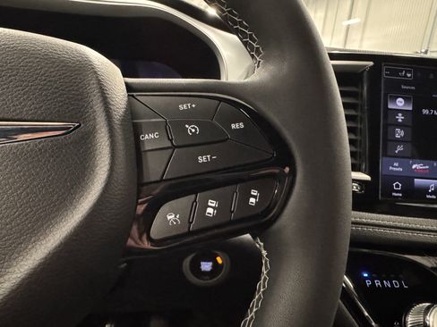 Used 2023 Chrysler Pacifica Touring-L w/ S Appearance Package image 13