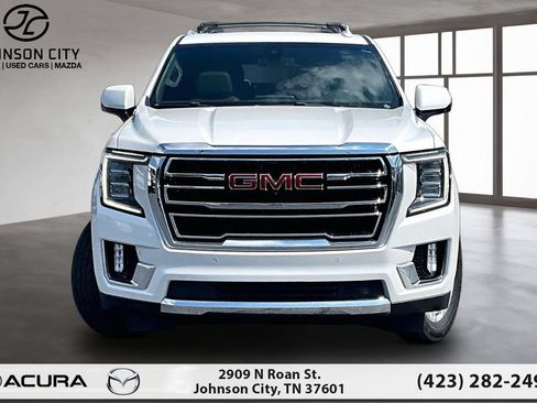 Used 2022 GMC Yukon XL SLT w/ SLT Premium Package AWD/4WD image 3