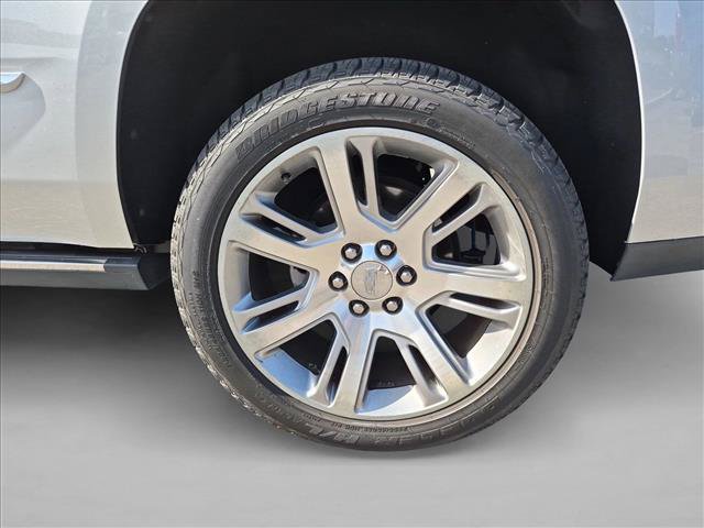 Used 2017 Cadillac Escalade Premium Luxury RWD image 25