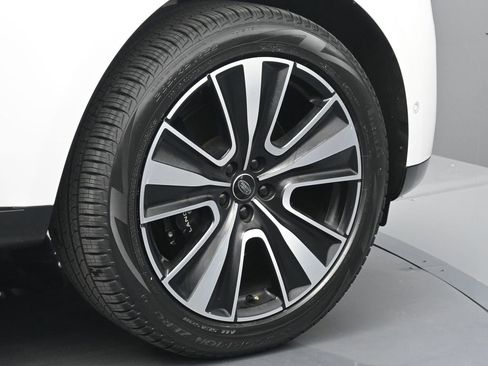 Used 2024 Land Rover Range Rover Long Wheelbase SE image 6