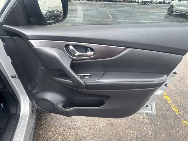 Used 2015 Nissan Rogue SV AWD/4WD image 16