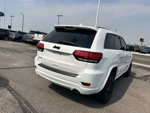 Used 2019 Jeep Grand Cherokee Altitude AWD/4WD image 5