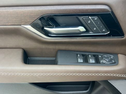 New 2026 GMC Yukon Denali Ultimate AWD/4WD image 8