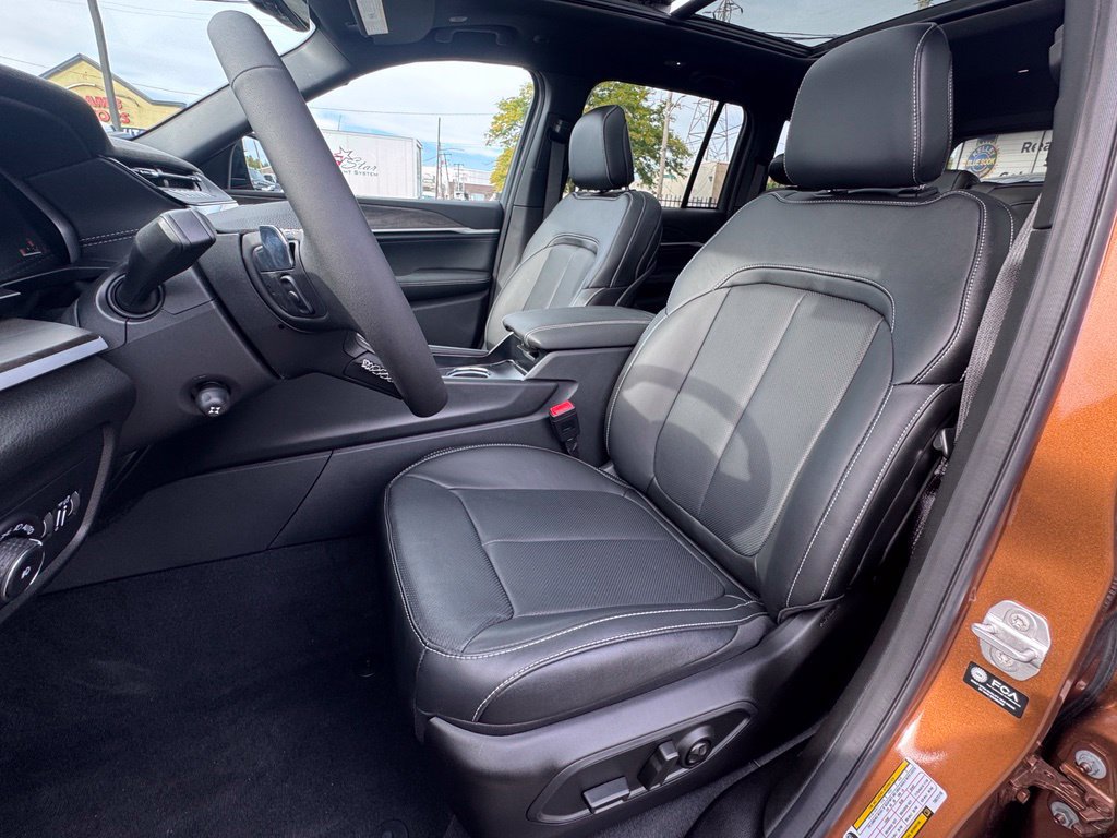 Used 2026 Jeep Grand Cherokee Limited AWD/4WD image 13