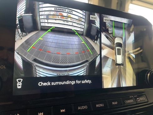 Used 2025 Nissan Pathfinder Platinum image 12